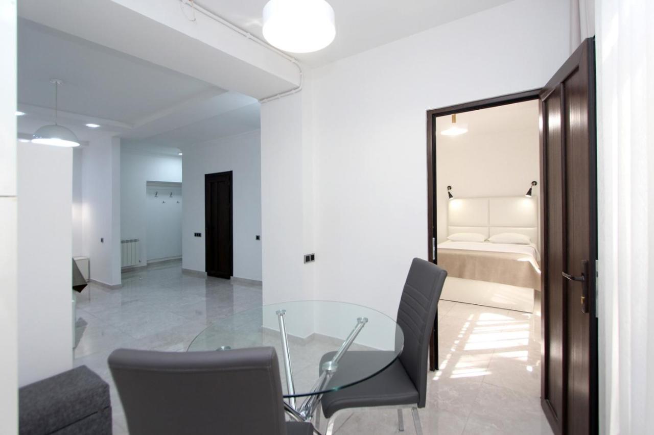 Appartment Lux, 2 Bedroom Yerevan Exterior photo