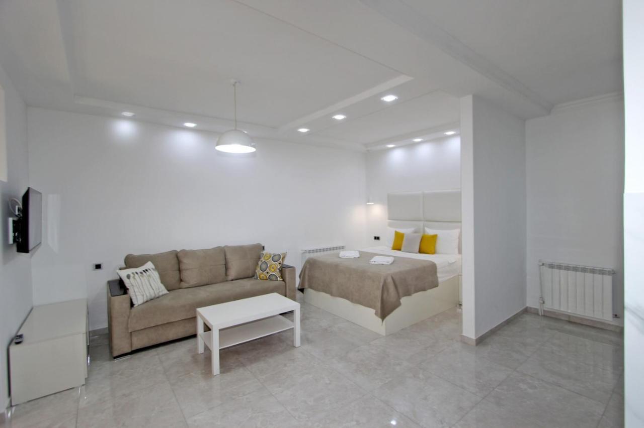 Appartment Lux, 2 Bedroom Yerevan Exterior photo