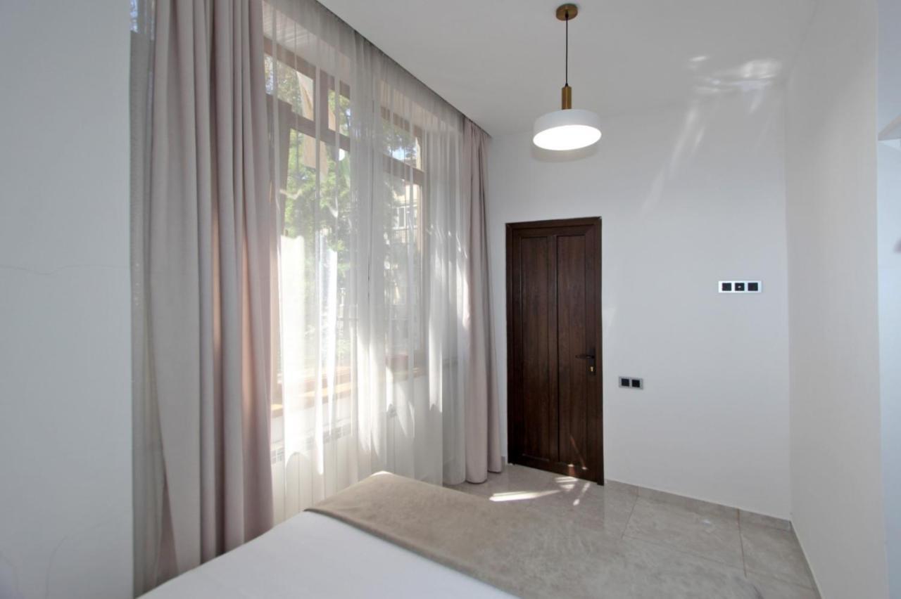 Appartment Lux, 2 Bedroom Yerevan Exterior photo